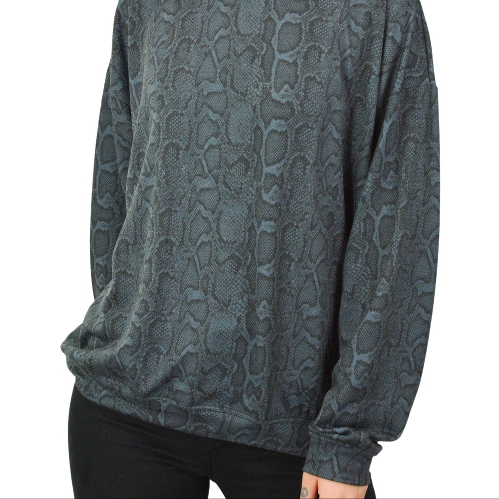 NWT top - Picture 4 of 5